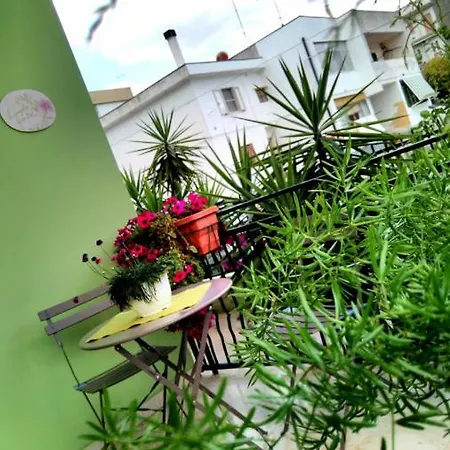 L'angolo Fiorito Oda ve Kahvaltı Bernalda