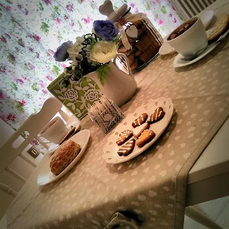 L'angolo Fiorito Oda ve Kahvaltı 3*