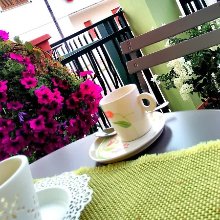 L'angolo Fiorito Oda ve Kahvaltı 3*