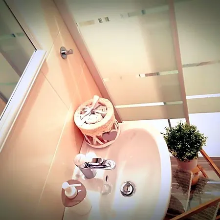 Bed & Breakfast L'angolo Fiorito 3*